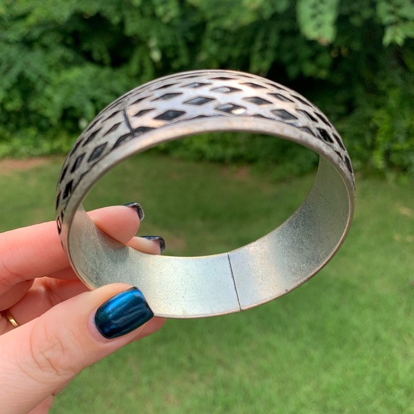3D  Metal Trellis Bangle Bracelet - Picture 10 of 11